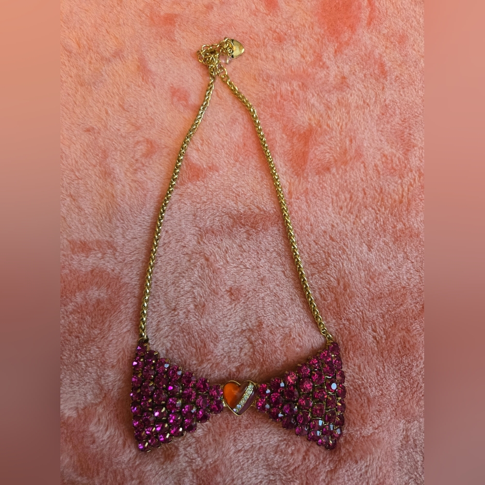 BETSEY JOHNSON VINTAGE BOW TIE NECKLACE